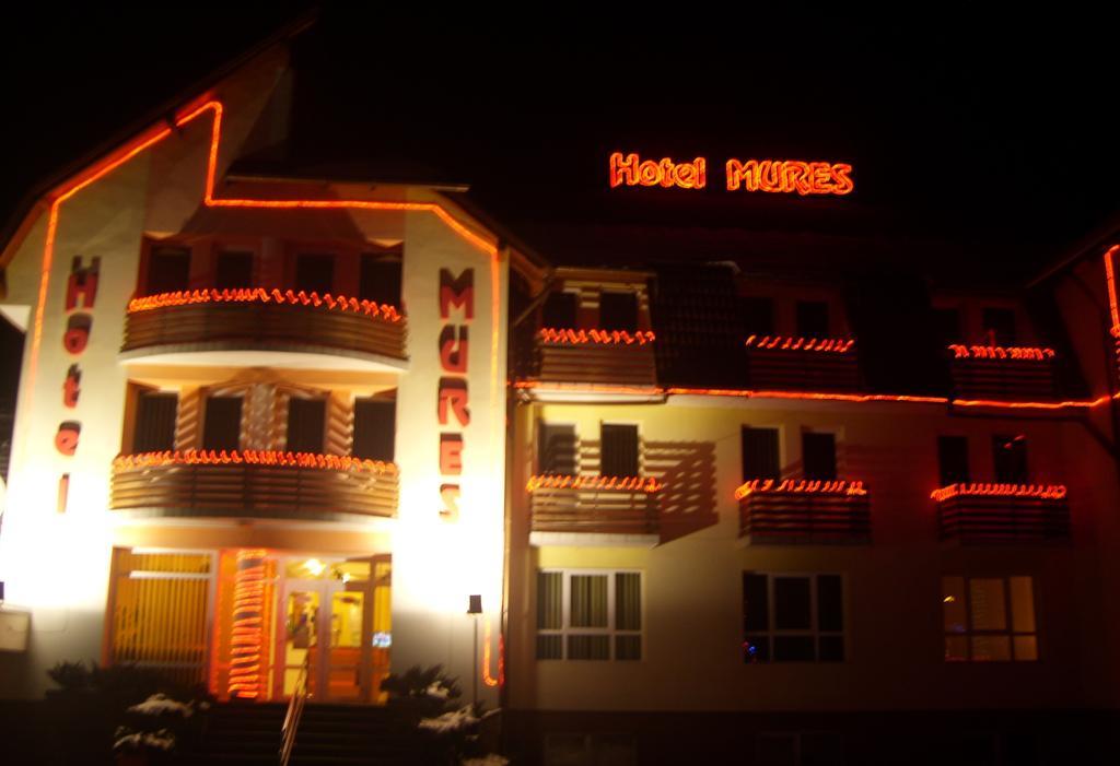 Hotel Mures Topliţa Exteriér fotografie