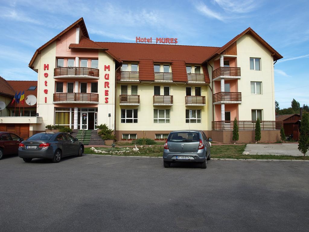 Hotel Mures Topliţa Exteriér fotografie