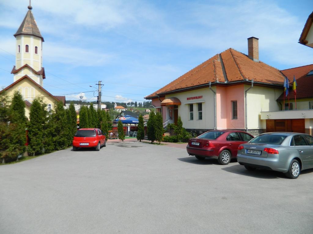 Hotel Mures Topliţa Exteriér fotografie